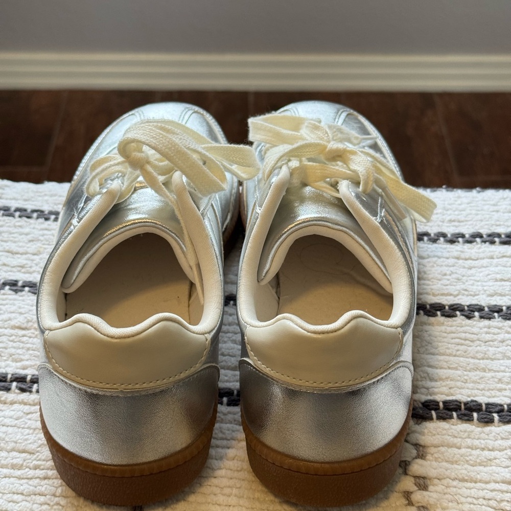 No Boundaries Silver Sneakers - Picture 3 of 6